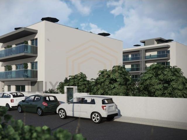 Apartamento T2 Novo no Último Piso com Amplos Terraços Quarteira