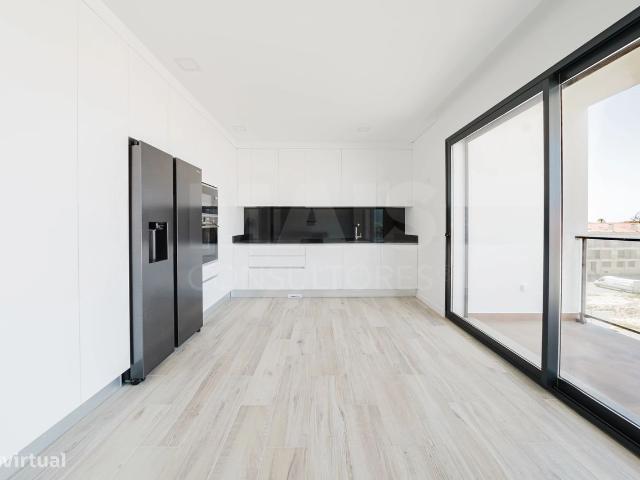 Apartamento T2 NOVO a 200m da Praia da Consolao