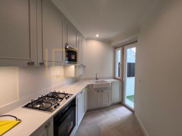 apartamento T2 novo a estrear disponível para arrendamento de longa duração, localizado na Lapa, ideal para quem procura uma solução confortável, moderna e funcional em Lisboa