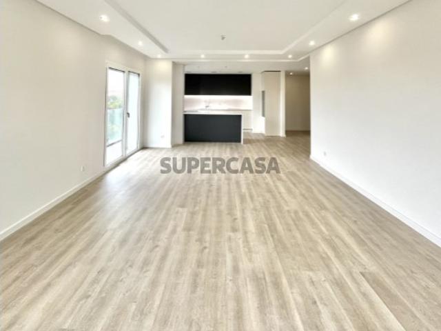 Apartamento T2 Novo a Estrear na Parede