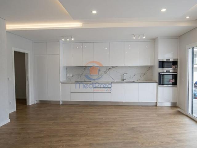Apartamento T2 NOVO c/ 2 Varandas e BOX | Santo António dos Cavaleiros, Loures