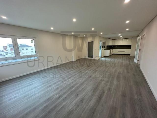 Apartamento T2 Novo Casal de Cambra 105m² Casal De Cambra