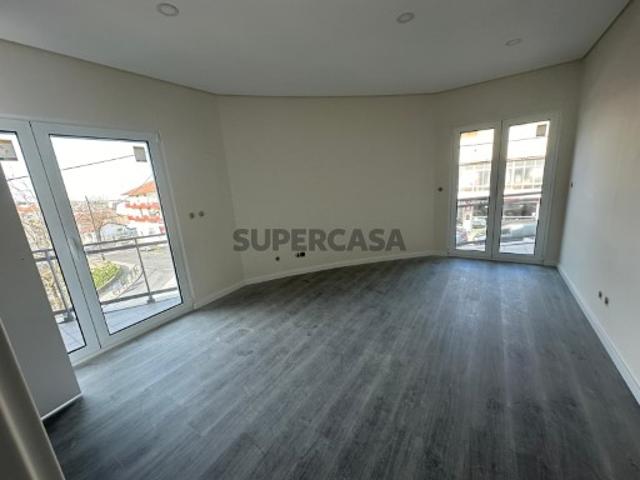 Apartamento T2 NOVO Casal de Cambra