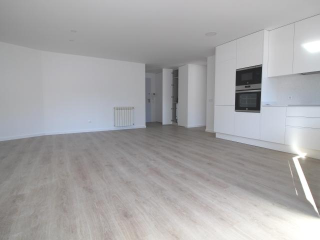 APARTAMENTO T2 NOVO CENTRO DE LEIRIA, COM TERRAÇO