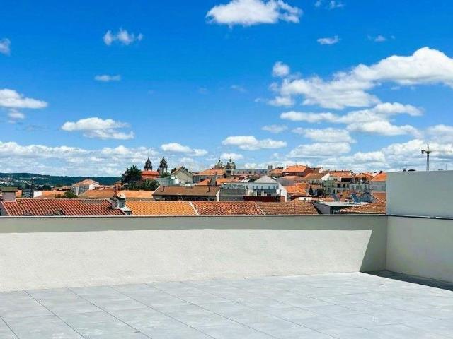 Apartamento T2 novo com terraço na R. Cândido dos Reis no centro de Viseu