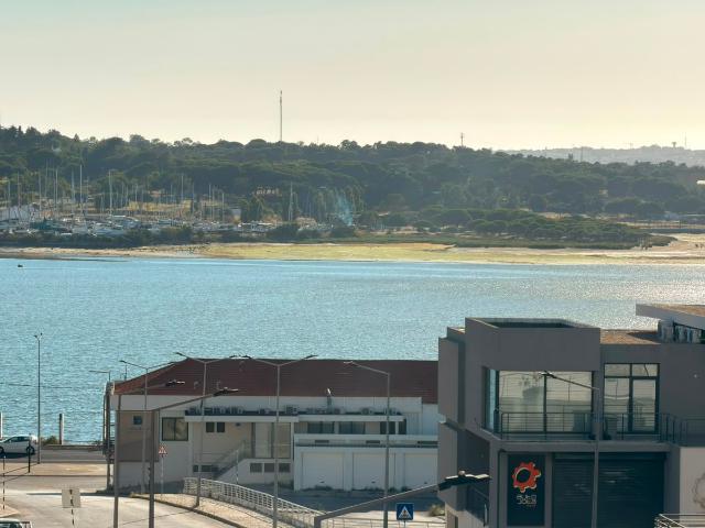 APARTAMENTO T2 NOVO COM TERRAÇO E VISTA RIO BAÍA DO SEIXAL