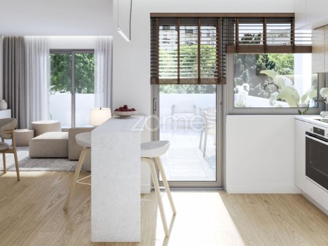 Apartamento T2 novo, com terraço, em Aldoar