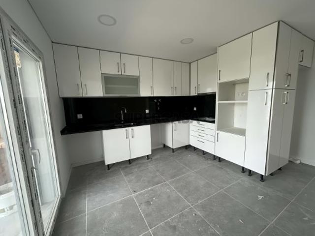 APARTAMENTO T2 NOVO COM TERRAÇO, PARQUEAMENTO E ARRECADAÇAO, CONDOMINIO PRIVADO