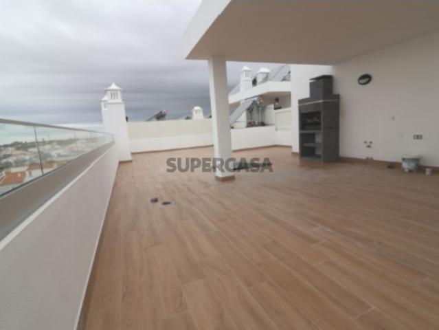 Apartamento T2 novo com terraço privativo 90 m2 na cobertura, situado em Montenegro Faro