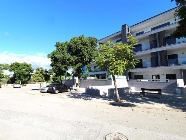 Apartamento T2 novo com garagem e arrecadação para venda Ga. 148m² Faro Sé e São Pedro