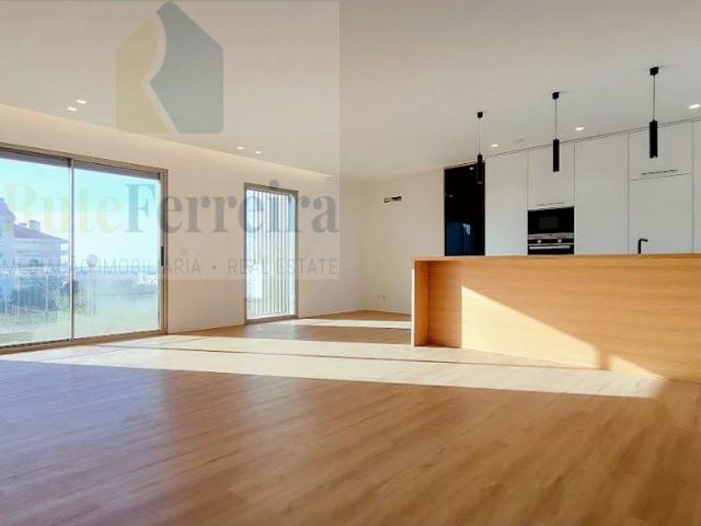 Apartamento T2 Novo com Garagem e vista mar