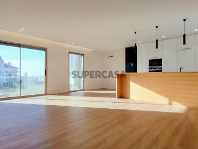 Apartamento T2 Novo com Garagem e vista mar