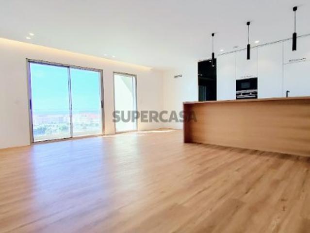 Apartamento T2 Novo com Garagem e vista mar