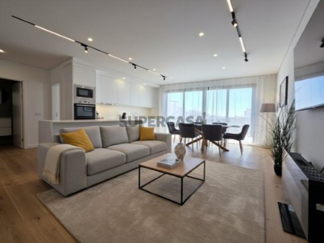 Apartamento T2 Novo com Garagem em Box e Elevador no Centro da Cidade Excelente Localização e Acabamentos Modernos!