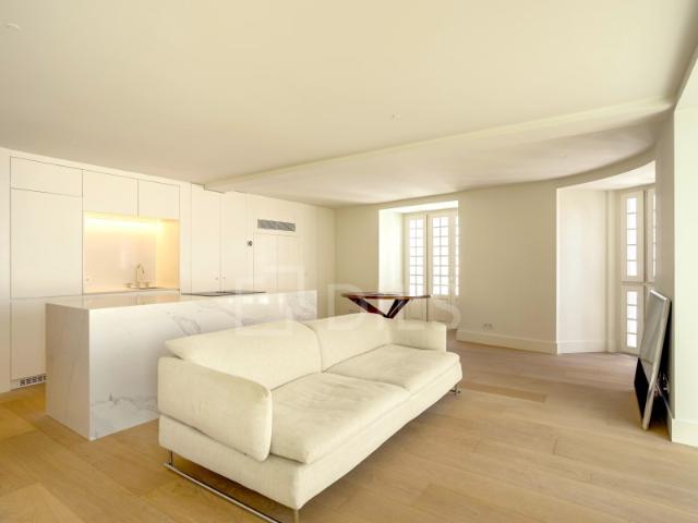 Apartamento T2 novo com garagem junto à Avenida da Liberdade