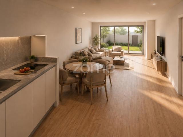 Apartamento T2 novo, com jardim, em Aldoar