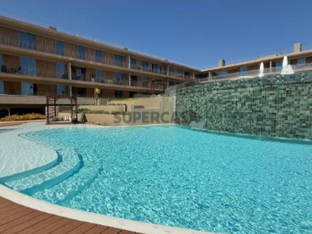 Apartamento T2, novo, com óptimas áreas e acabamentos, possui 2 lugares de garagem