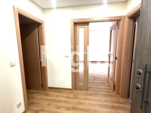 Apartamento T2 novo com parqueamento nas Laranjeiras, Lisboa