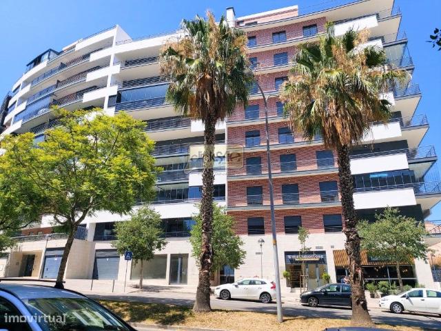Apartamento T2 Novo com Parqueamento para 2 carros e Arrecadao.