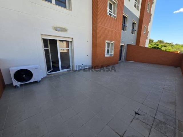Apartamento T2 Novo, com Parqueamento para 2 carros e Terraço, Casas do Lago, Amadora