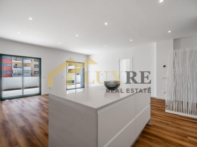 Apartamento T2 Novo e c/Garagem Portimão
