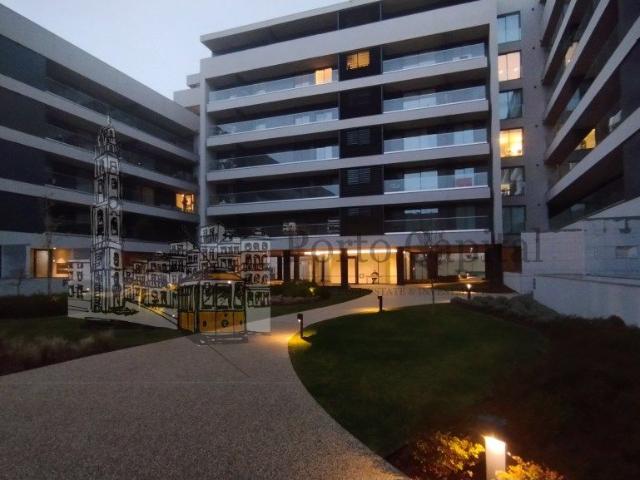Apartamento T2 Novo em condomnio fechado com porteiro