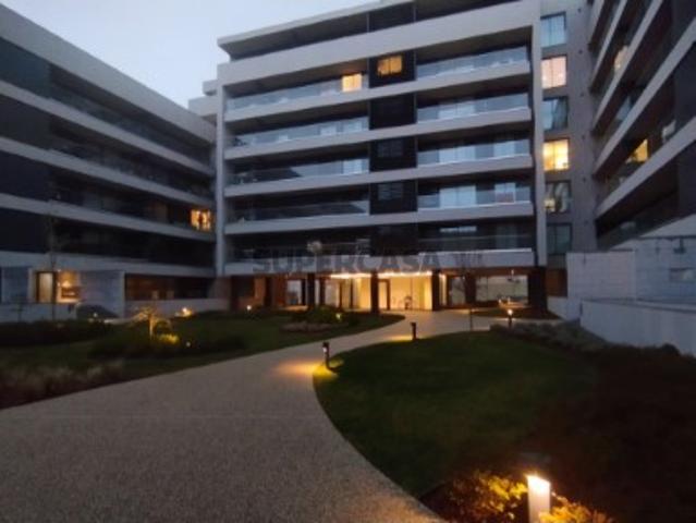 Apartamento T2 Novo em condomínio fechado com porteiro