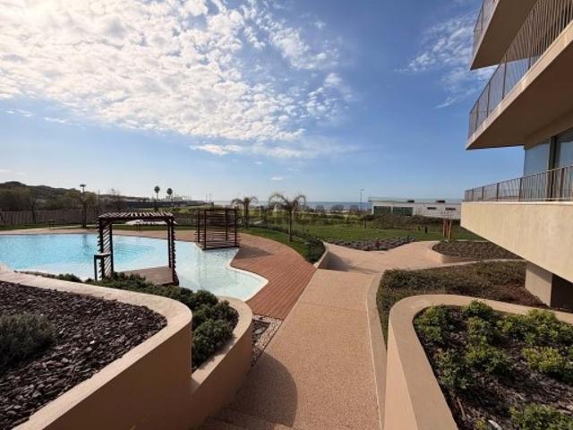 Apartamento T2 novo em frente à praia de Quarteira