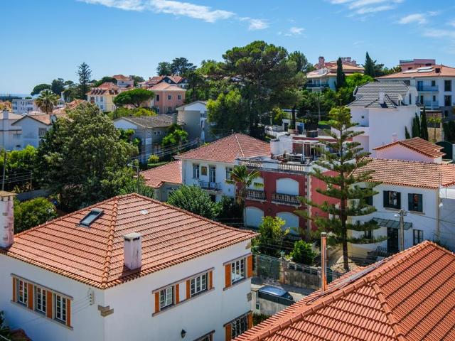 Apartamento T2 novo em prédio com traça antiga no Monte Estoril