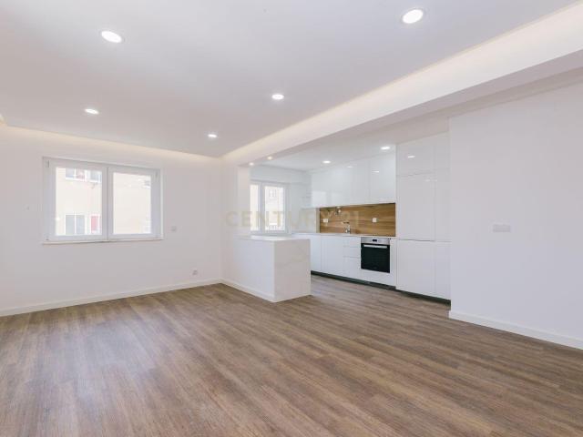 Apartamento T2 novo em Sacavém