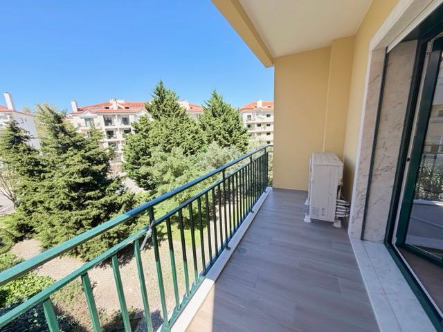 Apartamento T2, novo, junto à praia de Carcavelos