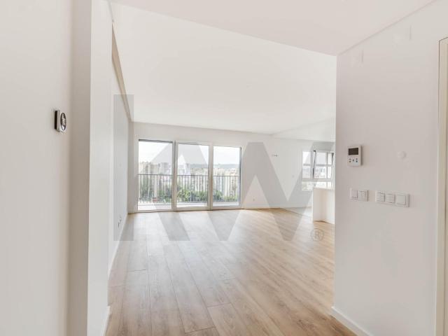 Apartamento T2 NOVO | 136 m2 ABP | VARANDA | 2 PARQUEAMENTOS | ALVALADE XXIX
