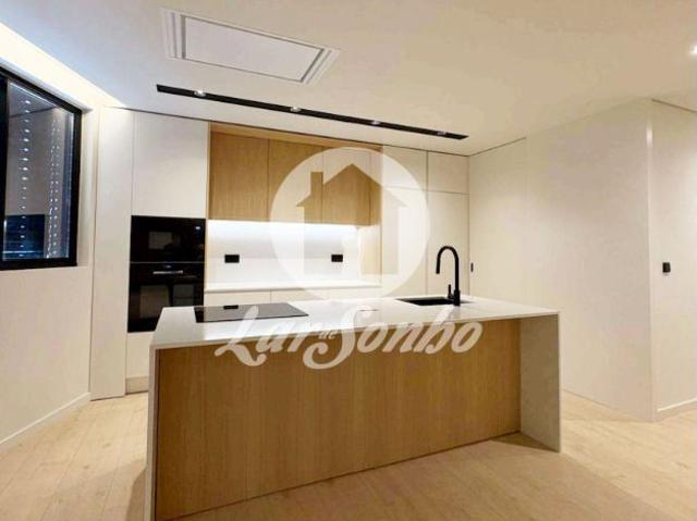 Apartamento T2 novo, 3 frentes, situado em São Cosme, Gondomar
