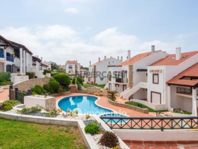 Apartamento T2, num condomínio com piscina, em São Martinho do Porto