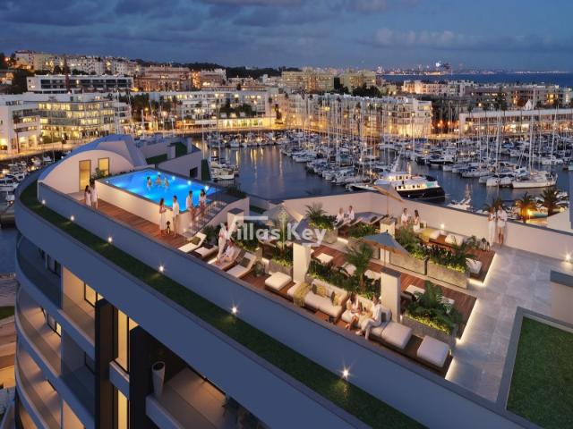 Apartamento T2 num condomínio de luxo com piscinas e Jacuzzi na cobertura oferecendo magníficas vistas sobre o mar