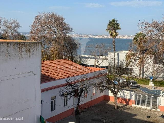 Apartamento T2 obras totais vista Rio Barreiro