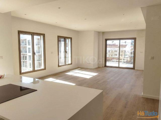 Apartamento T2 Oportunidade de viver com conforto, qualidade e modernidade. | 26064083878
