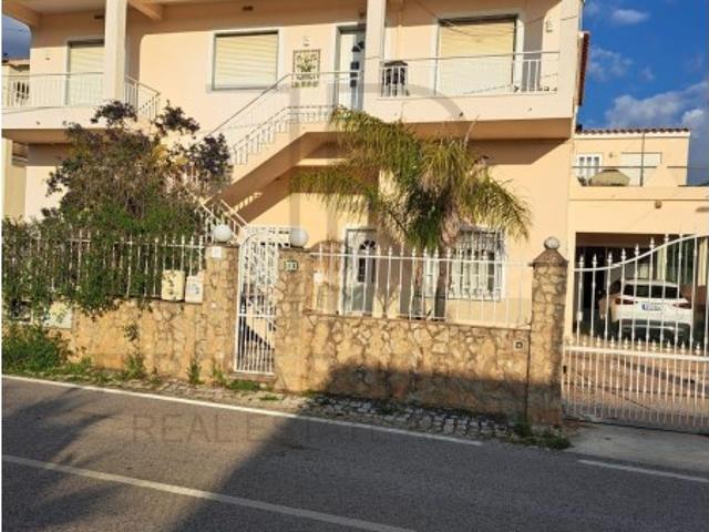 Apartamento T2 para alugar ao ano em Vale Judeu