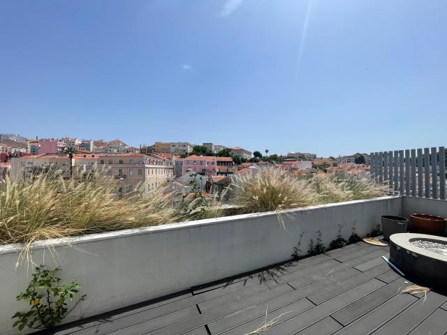 Apartamento T2 para arrendamento com garagem no centro de Lisboa junto à Avenida da Liberdade