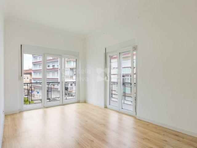 Apartamento T2 para arrendamento em Cacilhas