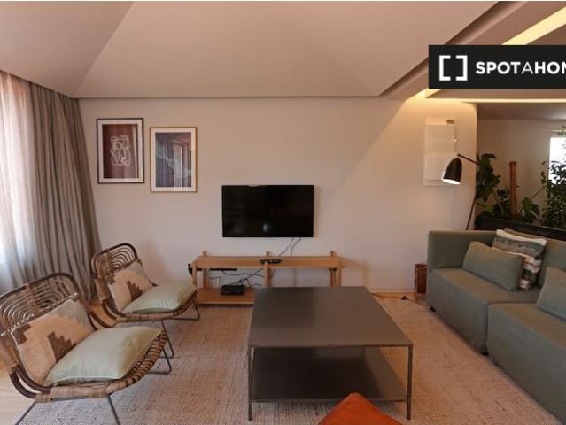 Apartamento T2 para arrendamento em Miragaia, Porto