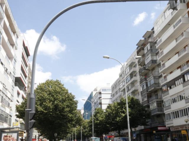 Apartamento T2 para Arrendamento junto Avenida Columbano Bordalo Pinheiro