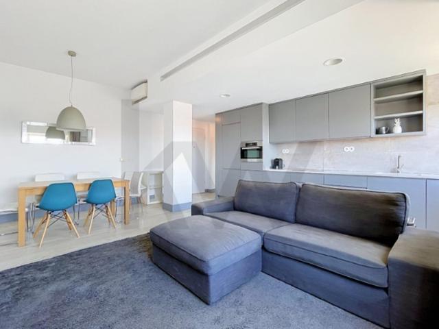 Apartamento T2 para Arrendar na Penha de França, Lisboa Remodelado, Último Andar, Vista de Rio