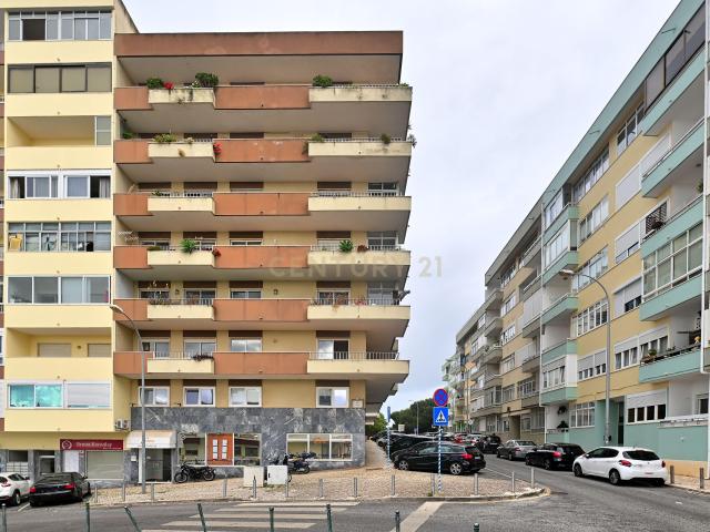 Apartamento T2 para arrendar com vista para o Rio em Oeiras