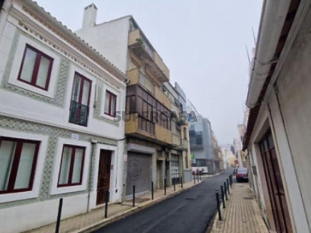 Apartamento T2 para recuperação no centro de Vila Franca de Xira | A poucos metros dos comboios