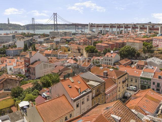Apartamento T2 para recuperar próximo estação Alcântara Terra