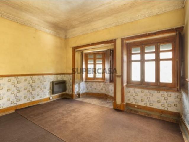 Apartamento T3, para remodelação, em Arroios, Lisboa