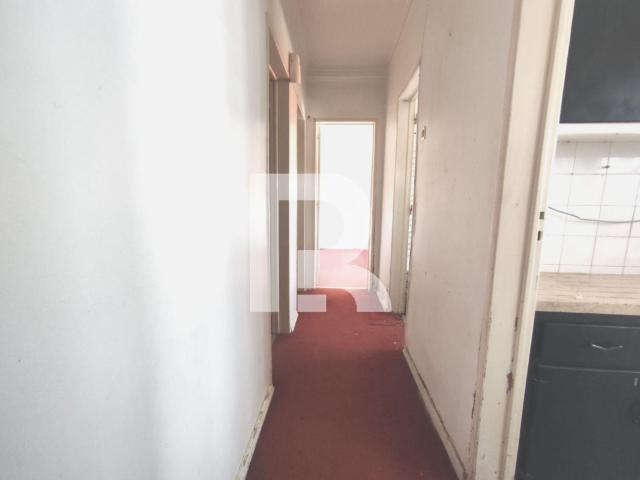 Apartamento T2 para remodelação total em Queluz, com área de. 50m² Agualva e mira sintra