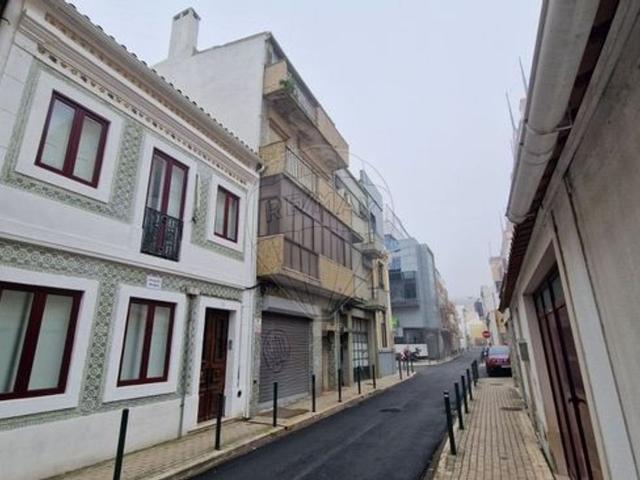 Apartamento T2 para remodelação Vendido no atual estado de. 81m² Vila Franca De Xira
