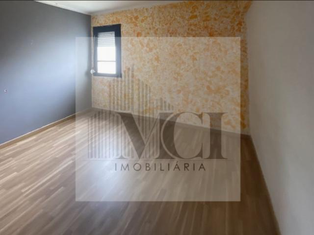 Apartamento T2 para remodelar no Barreiro, Oportunidade de Investimento!